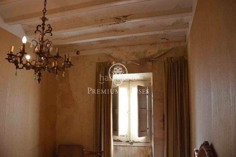 Foto ce284ee3-bc74-4354-ba4c-cdc59fa92e21. House in Centre Arenys de Mar