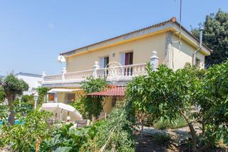 Maison à Urbanitzacions. Casa en venta con piscina en arenys de mar