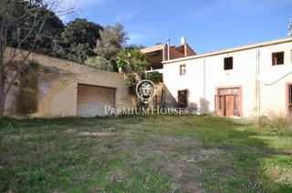 Casa a Calella. Edificación en venta a reformar con impresionantes vistas en cal