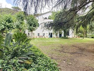Masia a Sant Cebrià de Vallalta. Espectacular masía en venta con viñas do alella y 23 ha de terre