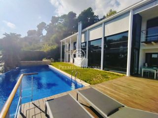 Casa en Mont Ferrant-Joan Carles I. Increíble casa a la venta en cala sant francesc con vistas al ma