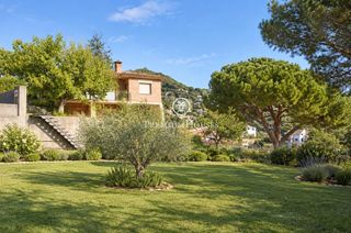 Casa a Cabrils. Casa en venta para reformar con vistas al mar en cabrils