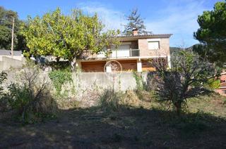 House in Cabrils. Casa en venta para reformar con vistas al mar en cabrils