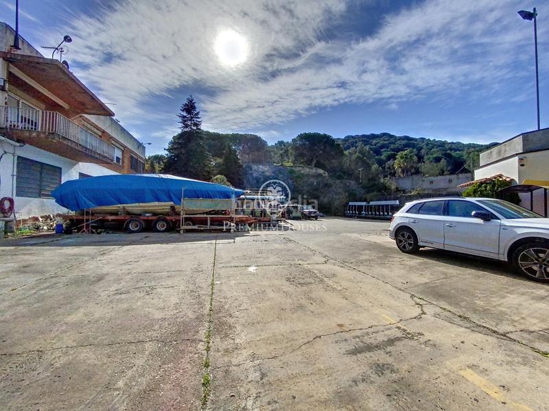 Foto f5398969-4b9f-4a1d-a701-a7f6c00f9094. Wohngrundstück in Mont Ferrant-Joan Carles I Blanes