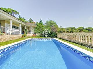 Maison à Cabrils. Casa en venta con piscina en cabrils