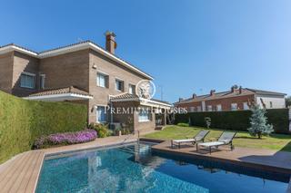 Casa a Premi de Dalt. Casa con piscina en venta en premia de dalt