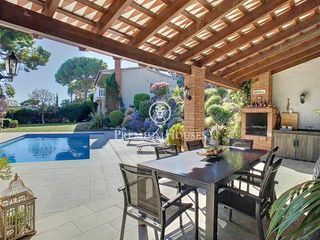 Haus in Sant Cebrià de Vallalta. Espectacular casa en venta en sant cebrià de vallalta