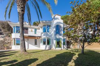 Casa en Montgoda. Casa en venta con excelentes vistas al mar y a la montaña