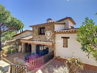 Casa a Nucli Urbà. Estilo masia con piscina y vistas  costa bcn