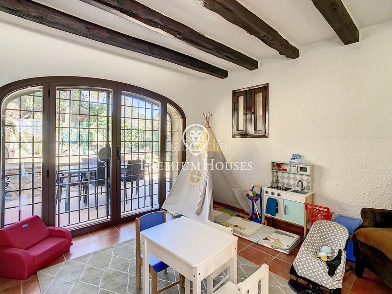 Foto bf157da0-7cbf-48ce-9063-340611aee283. Casa amb calefacció aparcament piscina a Nucli Urbà Argentona