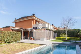 Casa a Vallromanes. Espectacular casa en vallromanes con piscina