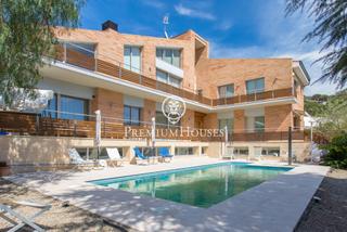 Casa en Vallromanes. Espectacular casa de alto standing en vallromanes