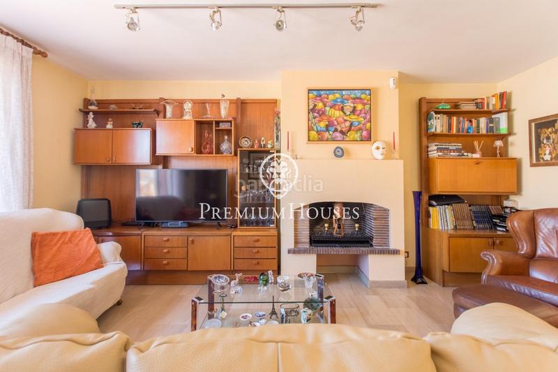 Foto f3355942-b601-4ece-b94d-c61dc40481d9. Semi detached house with heating parking pool in Tiana