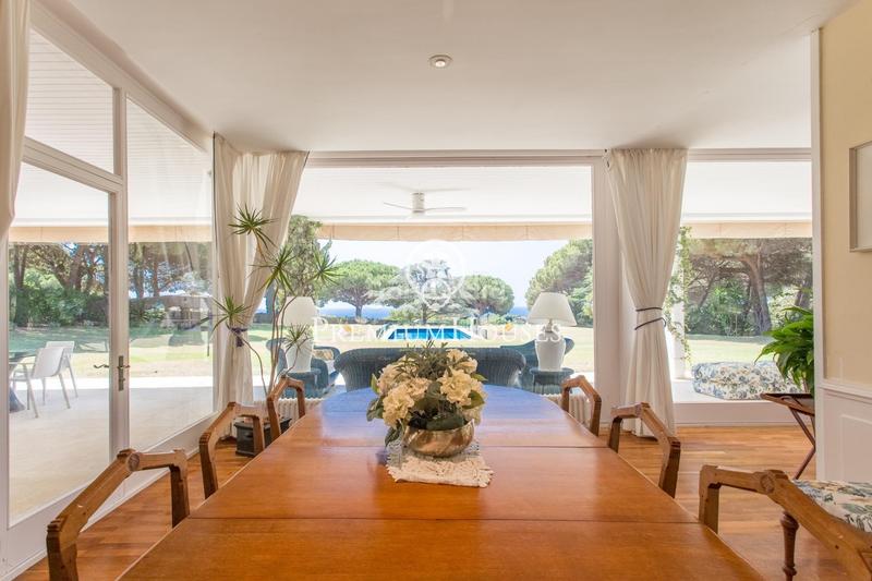 Foto 406d02df-8e04-49ef-84fb-2bc0fdf12d95. Casa  en venta en Rocaferrera con vistas espectaculares al mar en parcela plana en Sant Andreu de Llavaneres