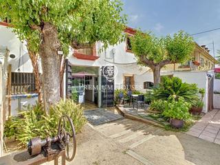 Masia a Alella. Casa de pueblo en pleno centro de alella