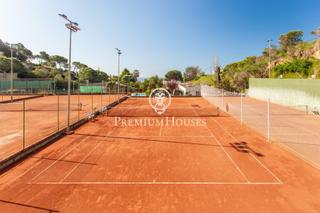 Masia a Cabrils. Club de tenis en venta en cabrils