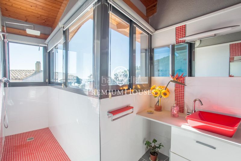 Foto dd4a482d-86c4-4b4f-97f3-86e0a13e78e0. Casa amb calefacció aparcament piscina a Urbanitzacions Arenys de Mar