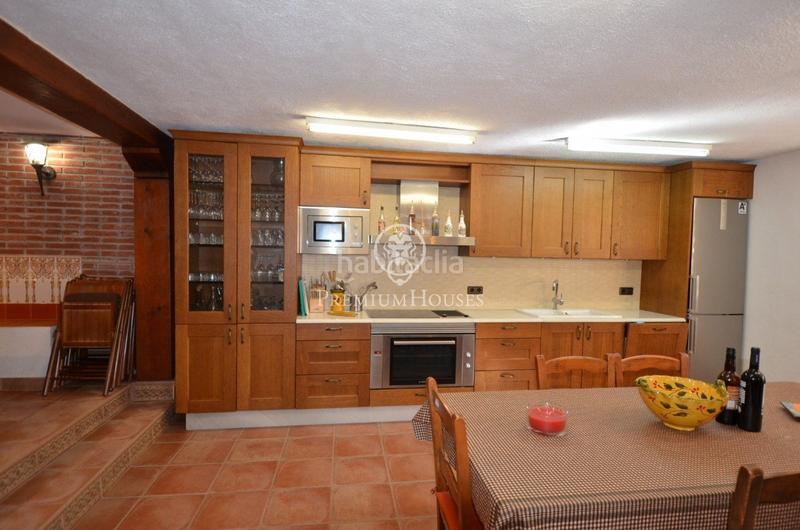 Foto c83dd75f-1a08-4d53-b532-009390f36874. Maison avec chauffage parking piscine dans Alella