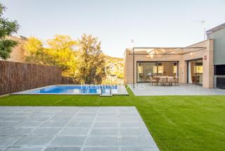 Maison à Alella. Casa en venta en alella con piscina