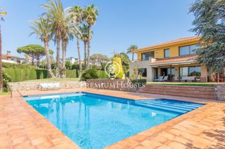 Maison à Alella. Casa en venta urbanización exclusiva can teixidó con vistas al m