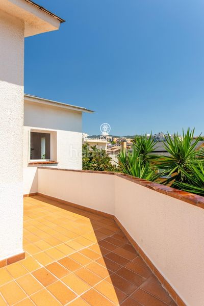 Foto 45e6a204-6b87-4d39-97d4-940751eb7a92. Casa amb calefacció aparcament piscina a Centre Masnou (El)