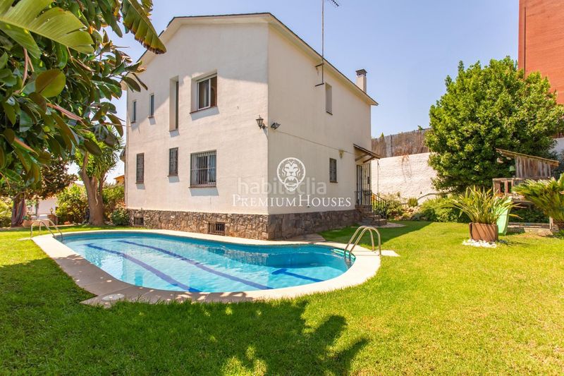 Foto 562ec855-1b05-4805-ac46-802017bb48b9. Casa amb calefacció aparcament piscina a Centre Masnou (El)