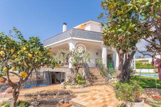 Casa a Centre. Casa en venta en el masnou con piscina