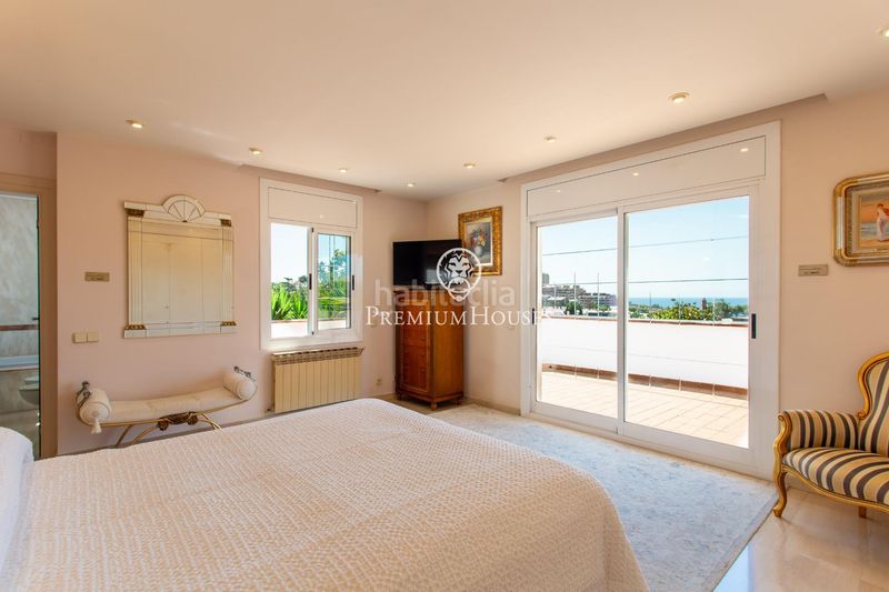 Foto a26fd2f3-d63a-4e47-990e-eb0f18e92f65. Casa amb calefacció aparcament piscina a Centre Masnou (El)