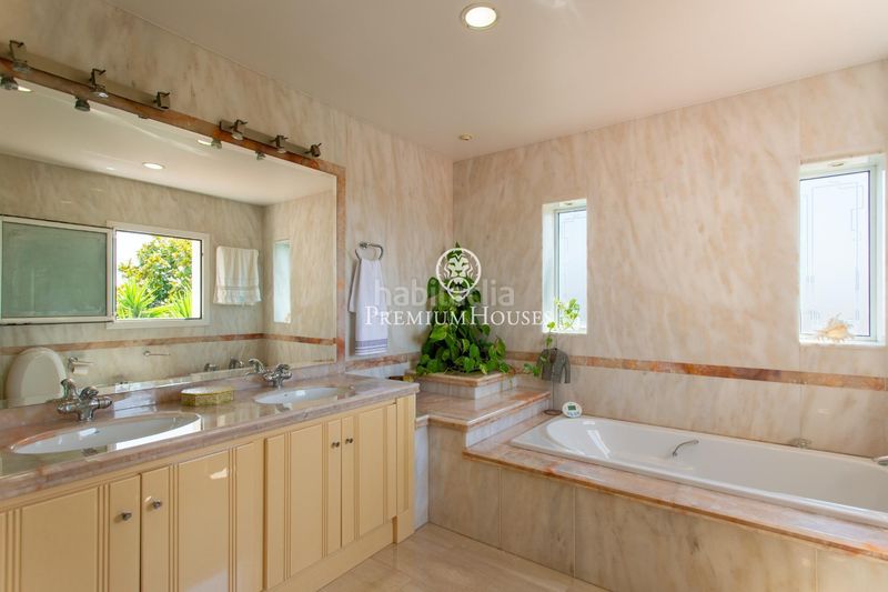 Foto b2ee77eb-19bb-4193-94be-3e44a3b14ff5. Casa amb calefacció aparcament piscina a Centre Masnou (El)
