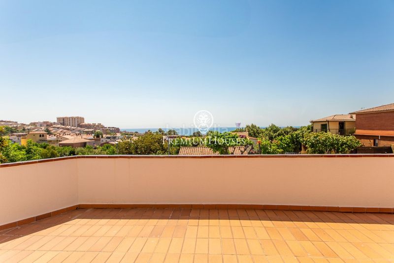Foto e397dbc3-9336-4e8d-a28a-76875ce9b4dc. Casa amb calefacció aparcament piscina a Centre Masnou (El)