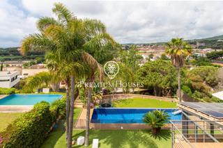 Maison à Montalnou - Milans del Bosc. Casa en venta en sant vicenç de montalt con vistas a mar y monta