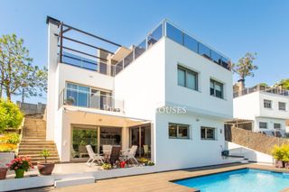 House in Sant Cebrià de Vallalta. Casa en venta a 10 min. de sant pol de mar  urb. vistamar