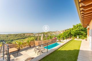 Casa a Sant Cebri de Vallalta. Espectacular chalet con vistas al mar en venta en sant cebri de