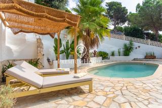 Lloguer Casa a Sant Cebrià de Vallalta. Casa mediterránea con vistas al mar, piscina privada y apartamen