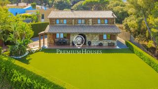 Casa a Nucli Urbà. Exclusiva propiedad con vistas al mar y a la montaña en argenton