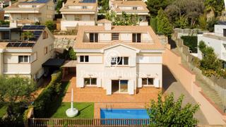 Casa en Vilassar de Dalt. Casa unifamiliar a la venta en vilassar de dalt con piscina priv
