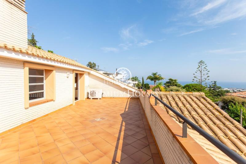 Foto 4de8c89b-336a-499c-8c70-fbe46d7df839. Casa con riscaldamento parcheggio piscina in Vilassar de Dalt