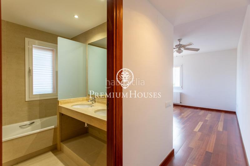 Foto b0660b64-ccbb-44e0-be15-c4d353127776. Casa con riscaldamento parcheggio piscina in Vilassar de Dalt