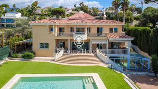 Casa a Alella. Espectacular casa  en venta en can teixidó con vistas al mar