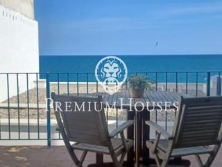 Rent House in Centre. Casa de pueblo rústica en alquiler temporal con vistas al mar en