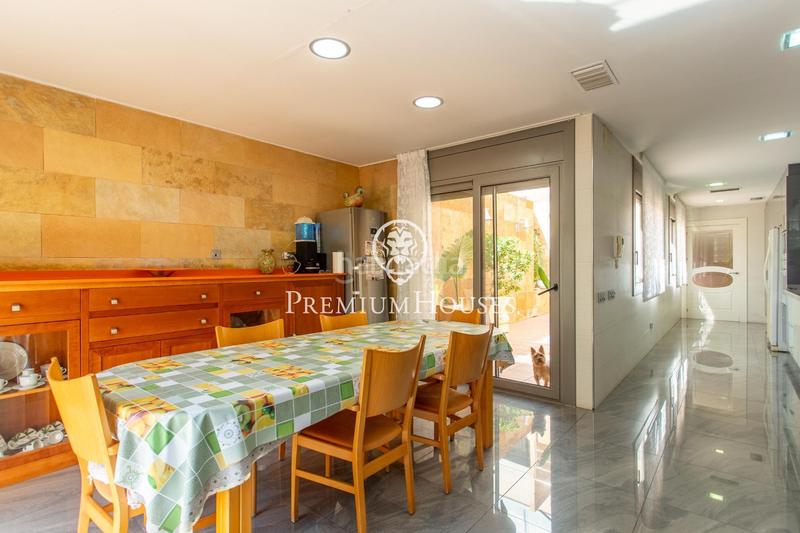 Foto 3d7c26f4-50ea-4310-962a-f419becff844. Casa  de pueblo en venta en el centro en Centre Mataró