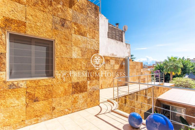 Foto 49c937a8-9f6f-4b70-b2a2-9f6a228efe25. Casa  de pueblo en venta en el centro en Centre Mataró