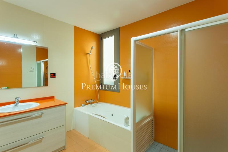 Foto 6d54195c-f9b9-43c1-92d1-e4b1c2bb01dd. Casa amb aparcament a Centre Mataró