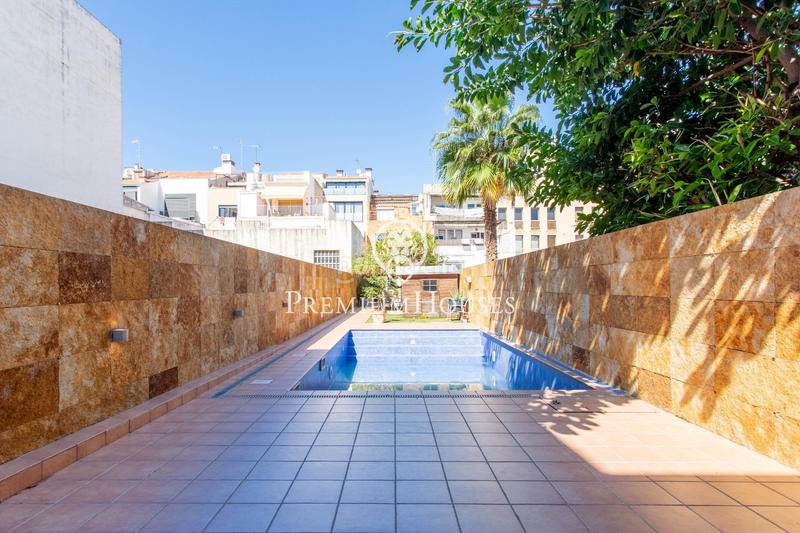 Foto d045ddb8-9155-47d0-ab0a-96f86452b04a. Casa amb aparcament a Centre Mataró