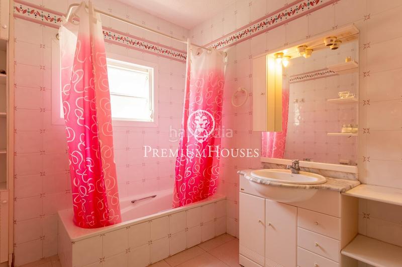 Foto 262bd4cc-486c-4645-a044-2d0b38f50054. Alquiler casa  independiente con piscina interior y jardín en alquiler en Calella