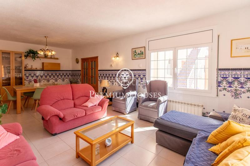 Foto 6dd18b37-1052-4e78-8090-63b115c2fe2b. Alquiler casa  independiente con piscina interior y jardín en alquiler en Calella