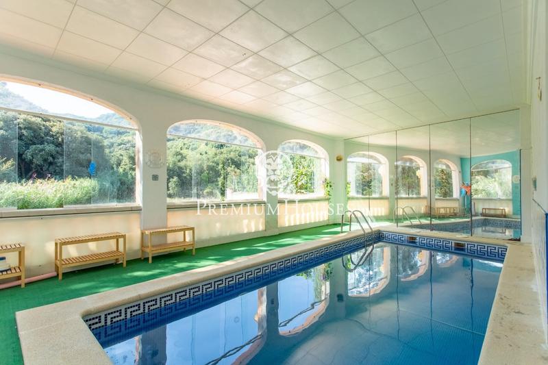 Foto c2d10116-114e-4527-bfc3-20e4b5e481cc. Alquiler casa  independiente con piscina interior y jardín en alquiler en Calella