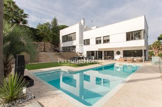 Casa a Rocaferrera. Vivienda minimalista en venta en exclusiva en rocaferrera, sant