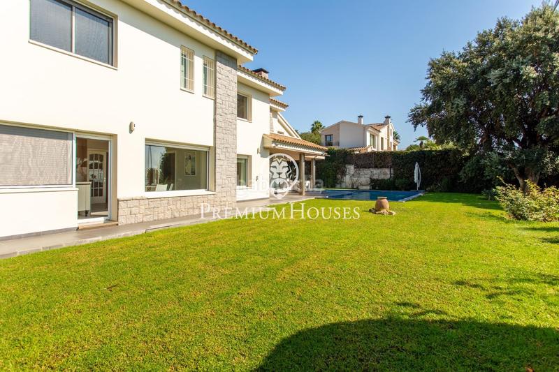 Foto 33972eee-8a40-4e9c-ba42-8324acd5c9c2. House with heating pool in Alella