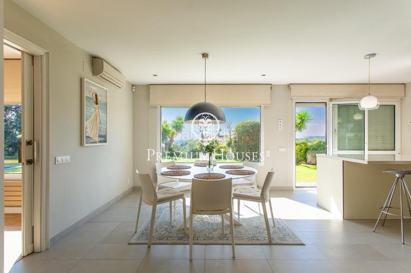 Foto 5eb808d9-9e6a-4d1d-890b-41b41e13a326. House with heating pool in Alella